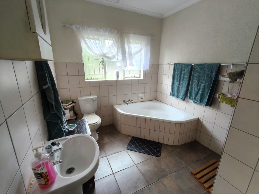 3 Bedroom Property for Sale in Protea Park North West